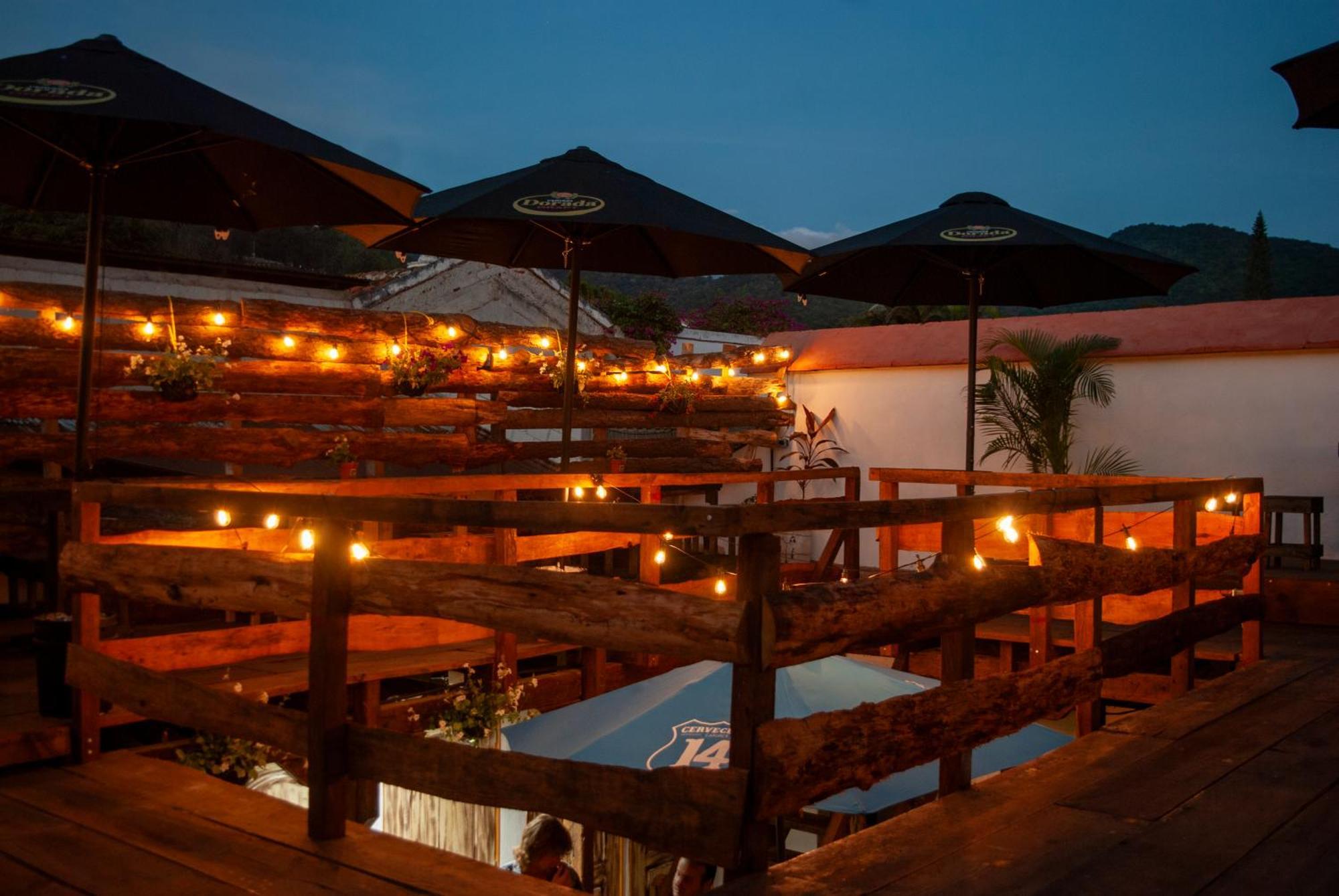Kamazoztz Hostel And Travel Antigua Exterior photo