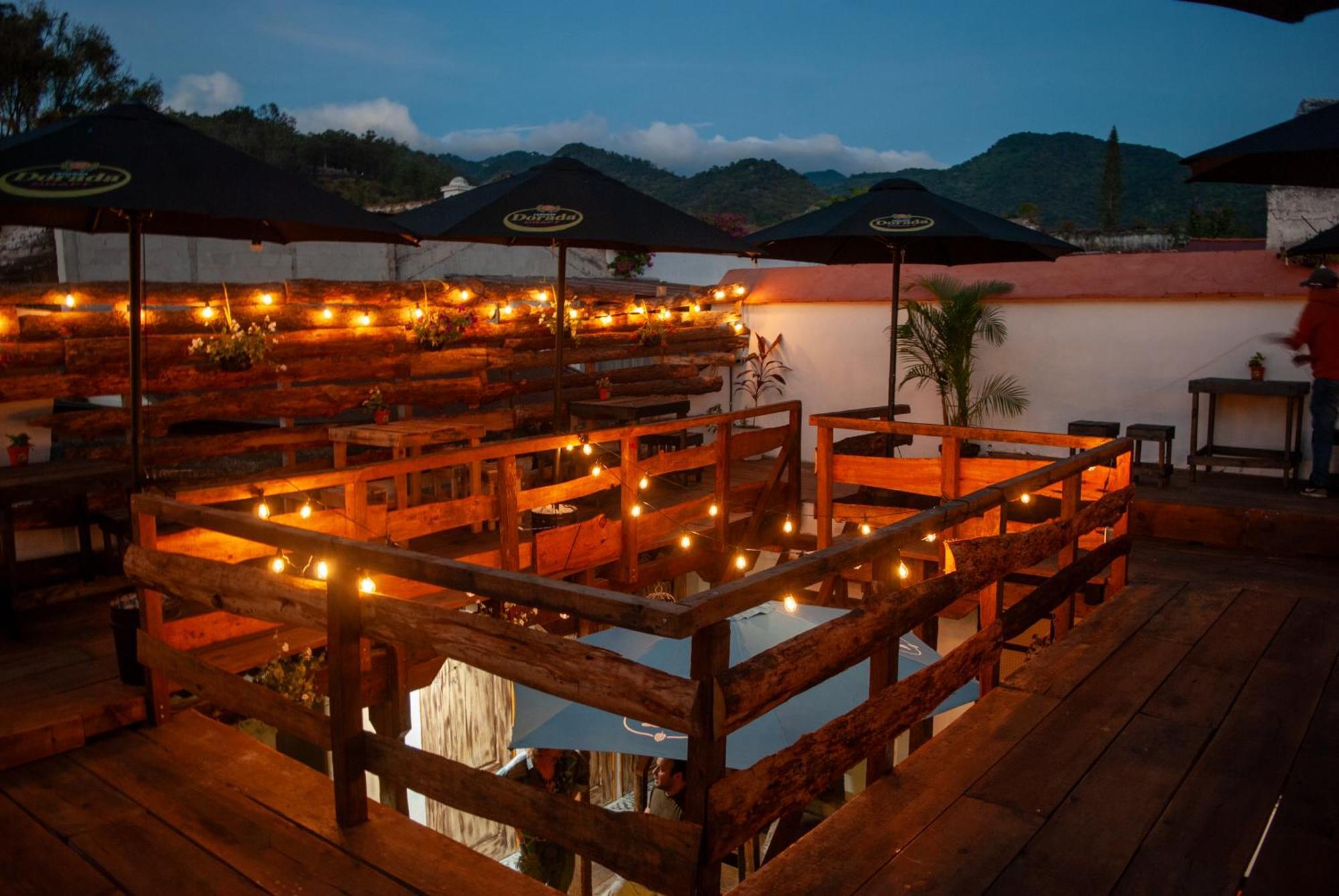 Kamazoztz Hostel And Travel Antigua Exterior photo