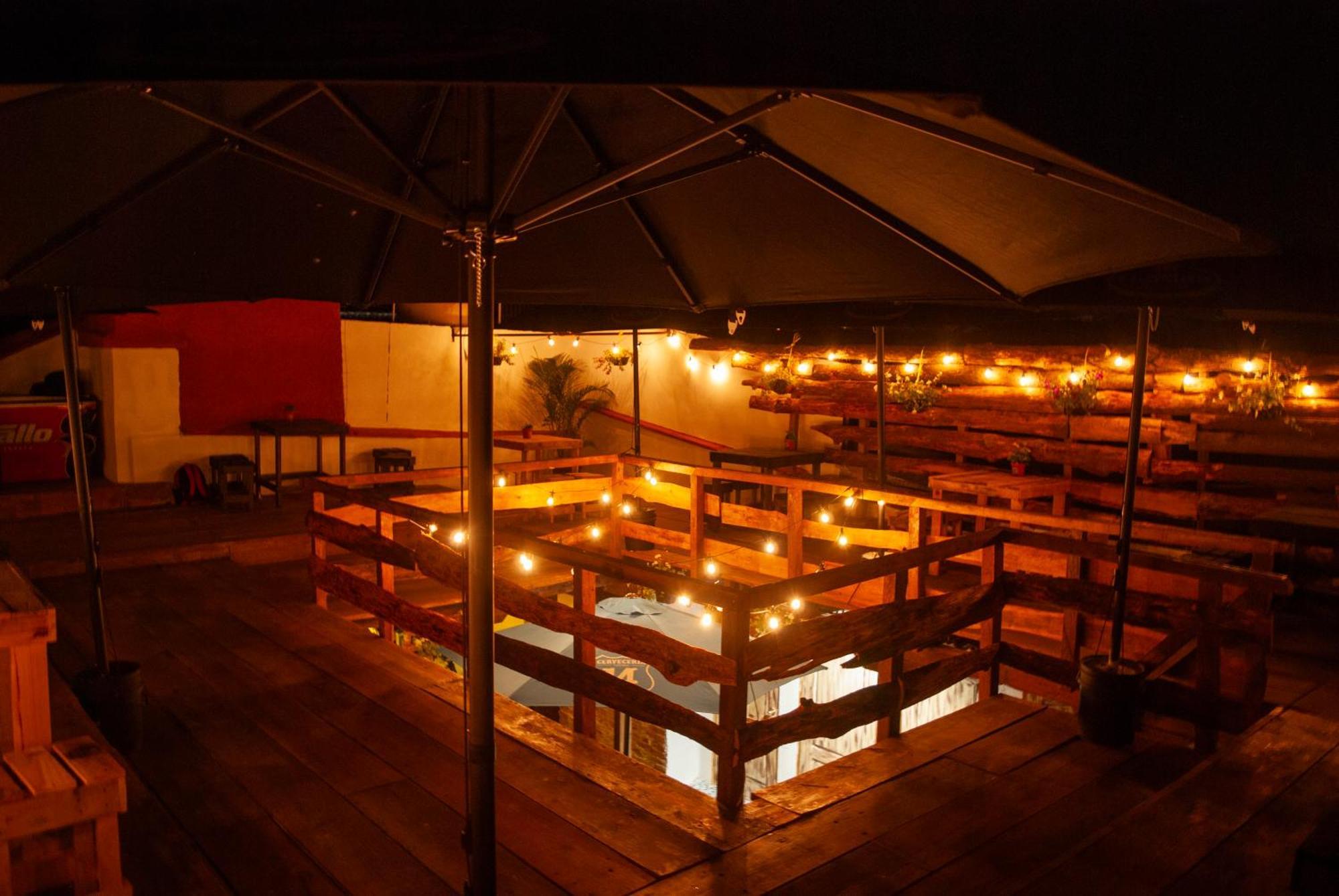 Kamazoztz Hostel And Travel Antigua Exterior photo