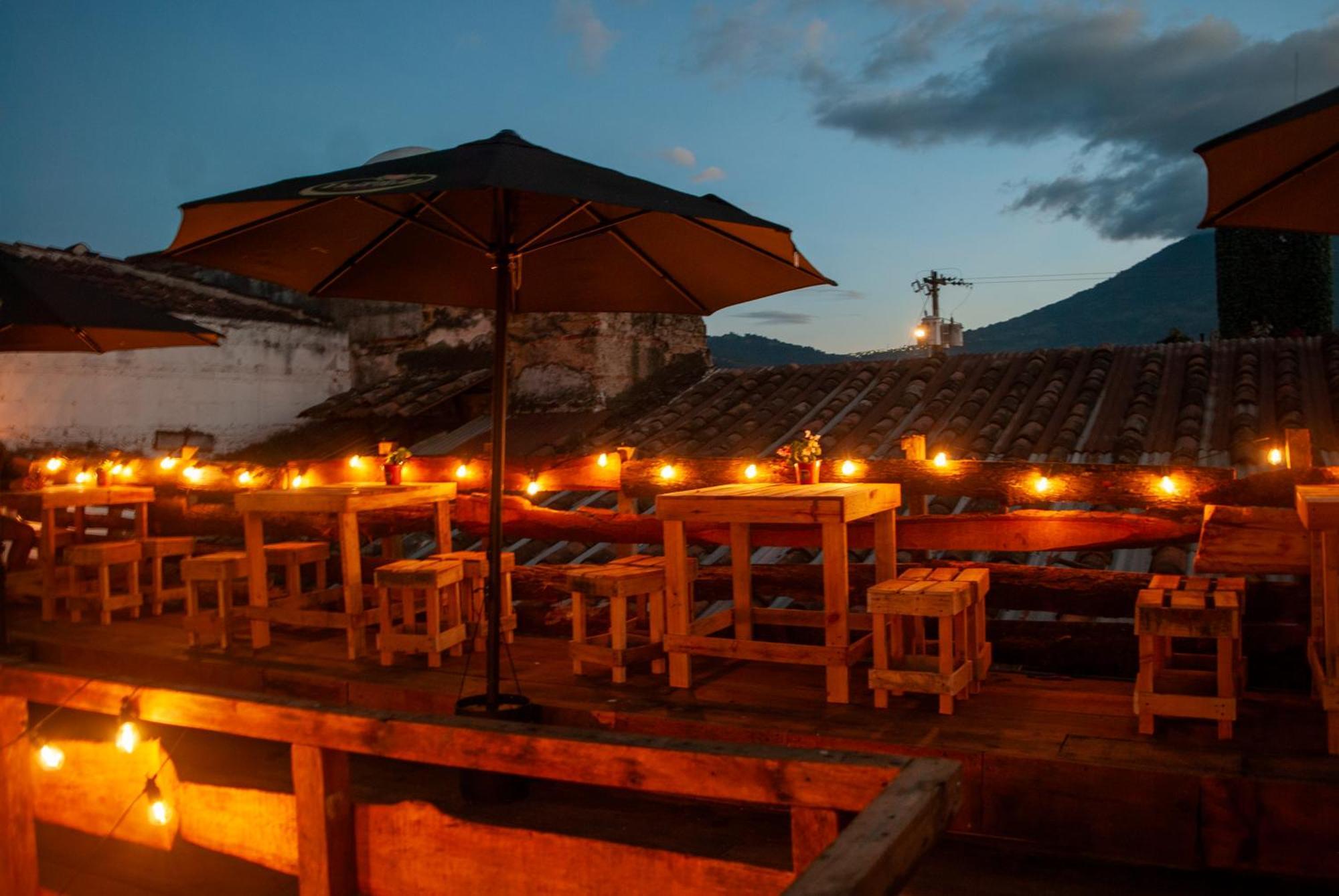 Kamazoztz Hostel And Travel Antigua Exterior photo