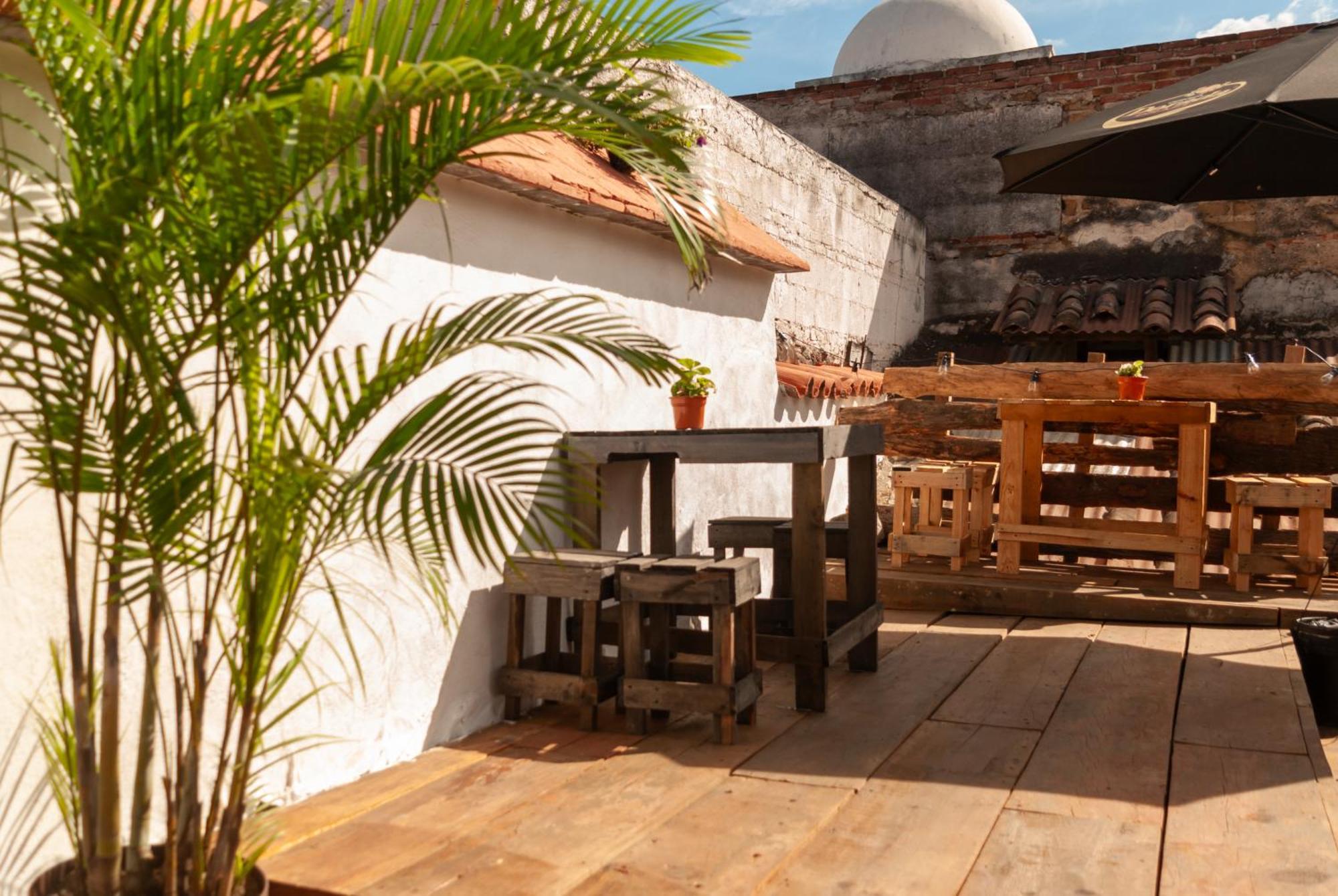 Kamazoztz Hostel And Travel Antigua Exterior photo