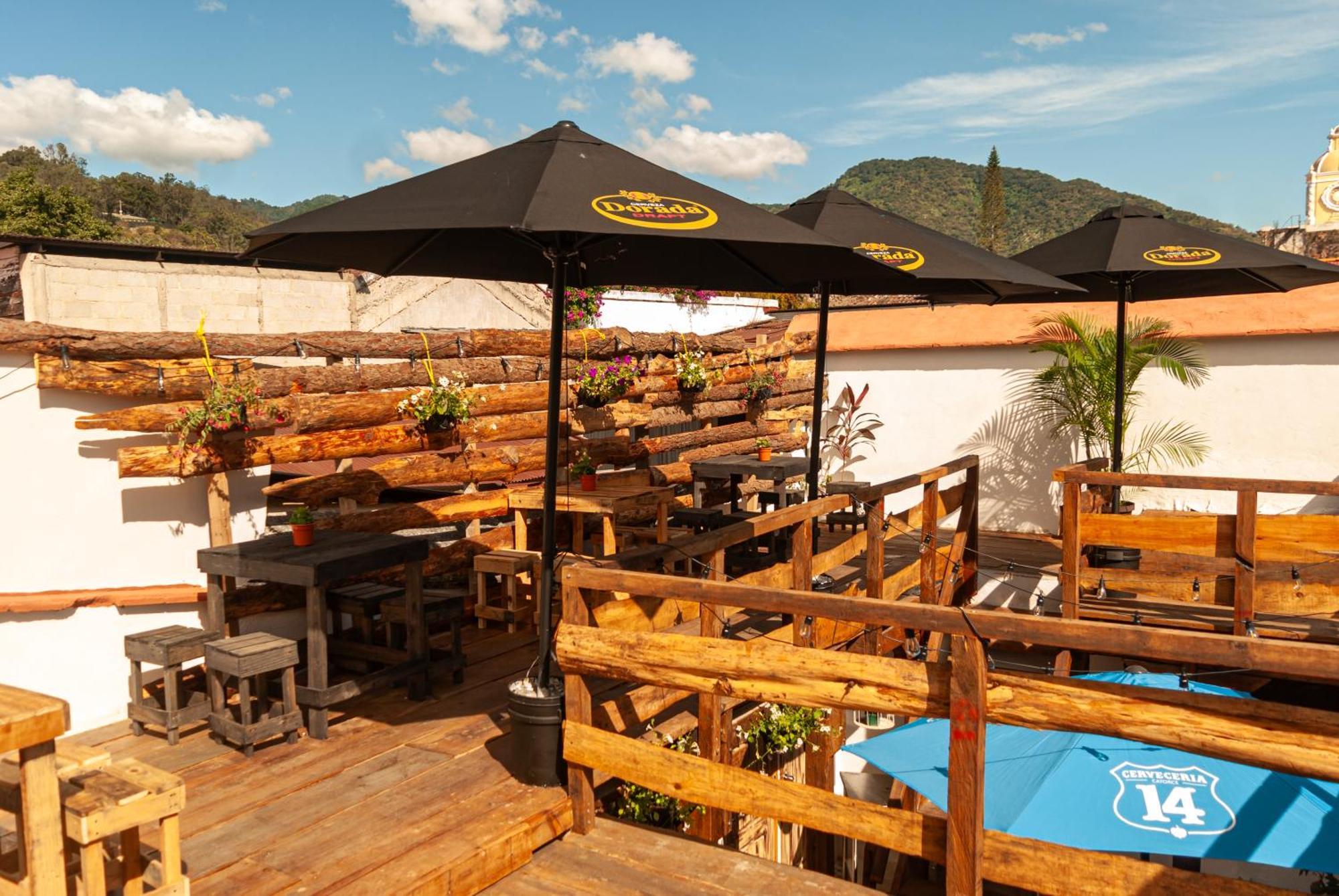 Kamazoztz Hostel And Travel Antigua Exterior photo