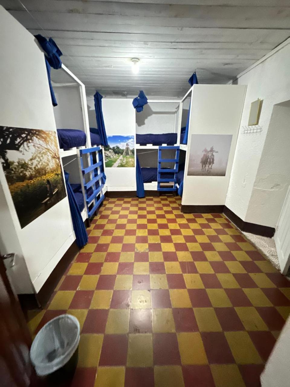 Kamazoztz Hostel And Travel Antigua Exterior photo