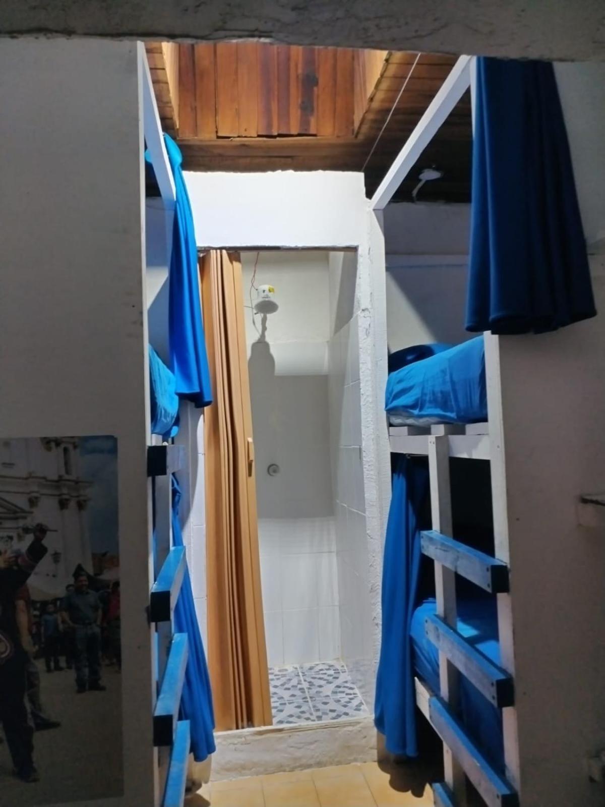 Kamazoztz Hostel And Travel Antigua Exterior photo