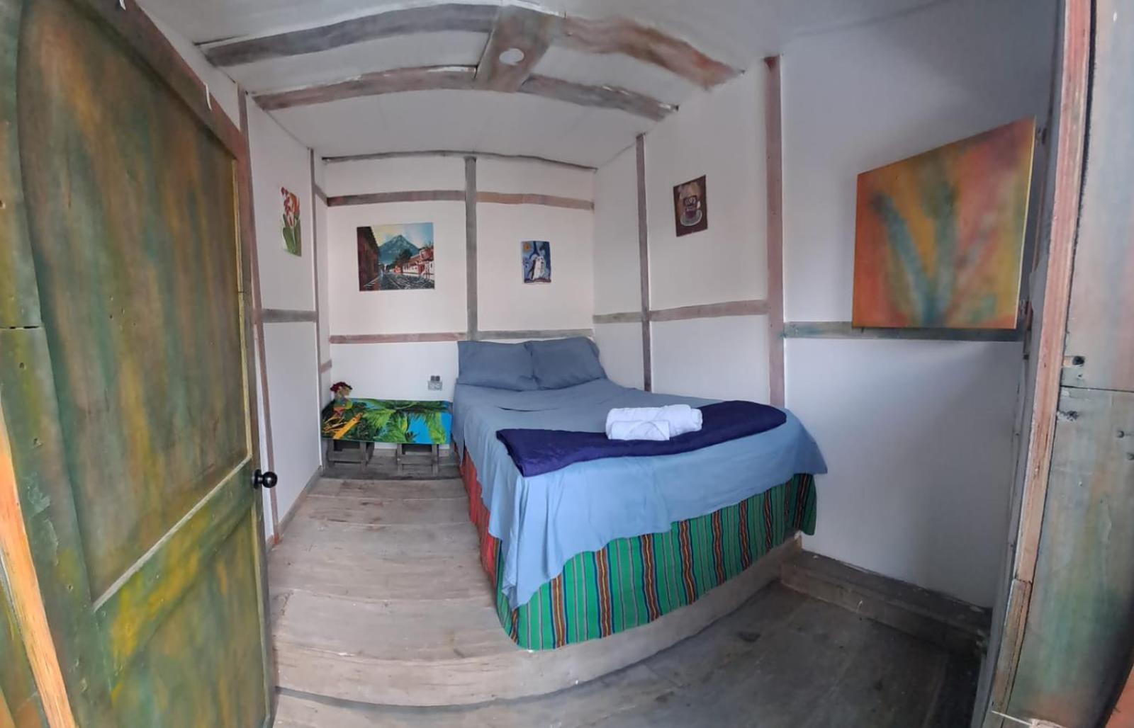 Kamazoztz Hostel And Travel Antigua Exterior photo